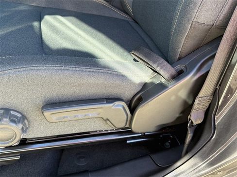 Used 2024 Jeep Gladiator Sport image 17