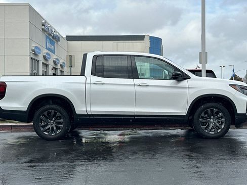 Used 2025 Honda Ridgeline Sport image 2