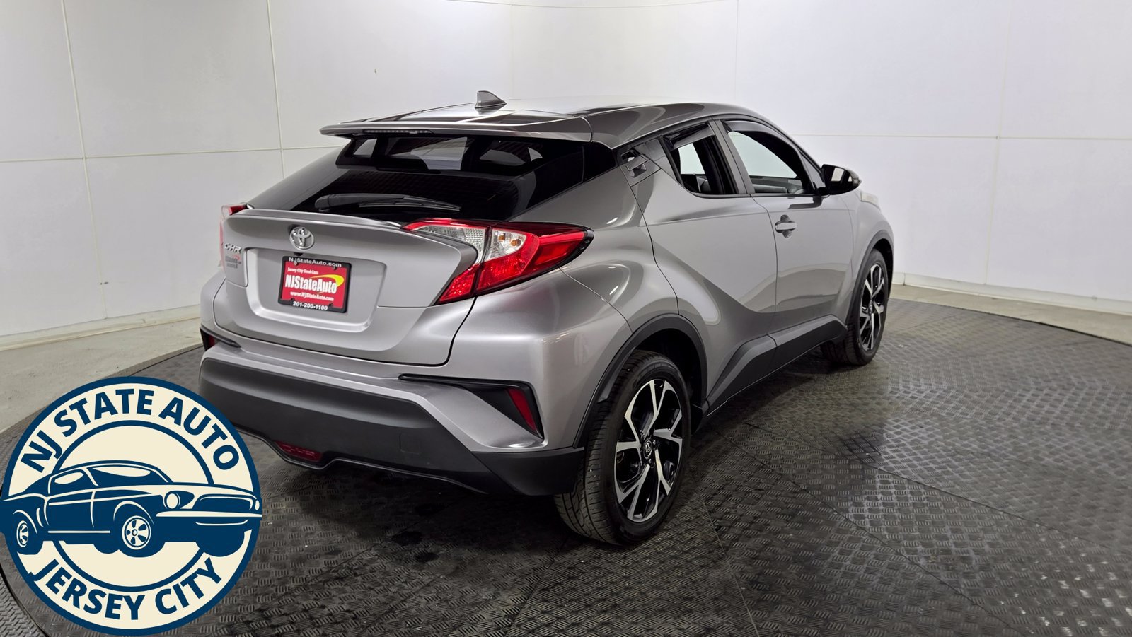 Used 2018 Toyota C-HR XLE FWD image 7