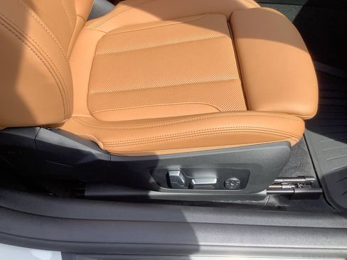 Certified 2024 BMW 430i Convertible w/ Convenience Package RWD image 32