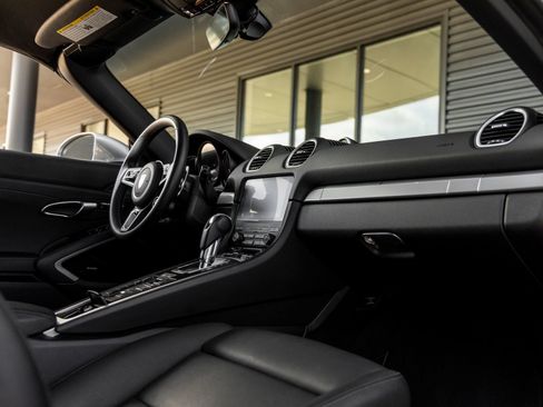 Certified 2024 Porsche 718 Boxster RWD image 37