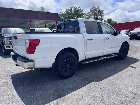 Used 2018 Nissan Titan SV AWD/4WD image 8
