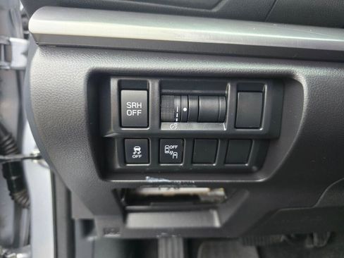 Used 2017 Subaru Impreza 2.0i Limited image 33