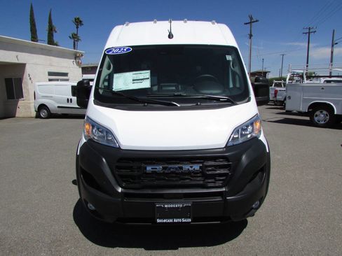 Used 2025 RAM ProMaster 2500 w/ Convenience Group image 3