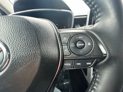 Used 2025 Toyota Corolla Cross XLE FWD image 21