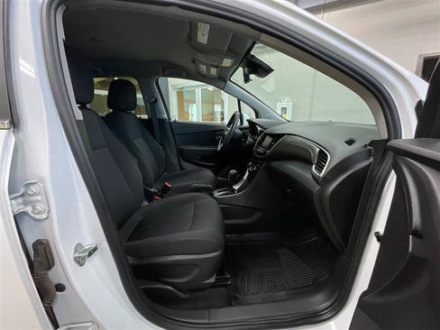 Used 2020 Chevrolet Trax LT AWD/4WD image 28