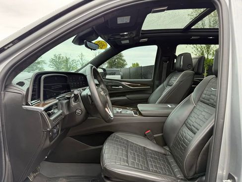 Used 2024 Cadillac Escalade Sport Platinum w/ LPO, ONYX Package AWD/4WD image 29