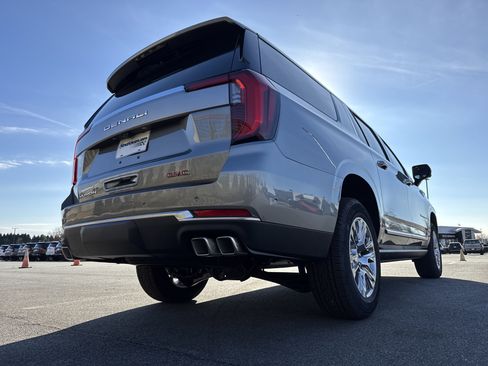 New 2026 GMC Yukon XL Denali w/ Sun & Power Step Package image 10