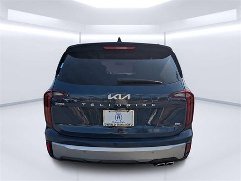 Used 2024 Kia Telluride S w/ S Sunroof Package image 4