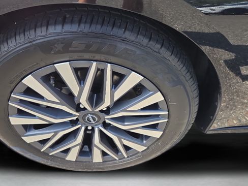 Used 2024 Nissan Altima 2.5 SV FWD image 29