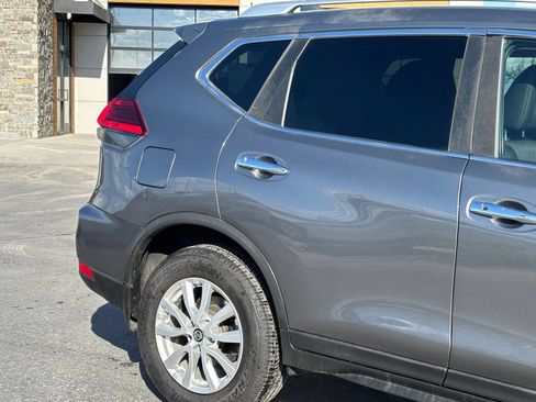 Used 2017 Nissan Rogue SV w/ SV Premium Package AWD/4WD image 3