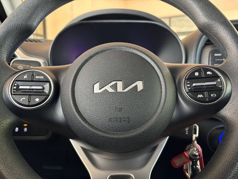 Used 2025 Kia Soul LX w/ LX Technology Package FWD image 25