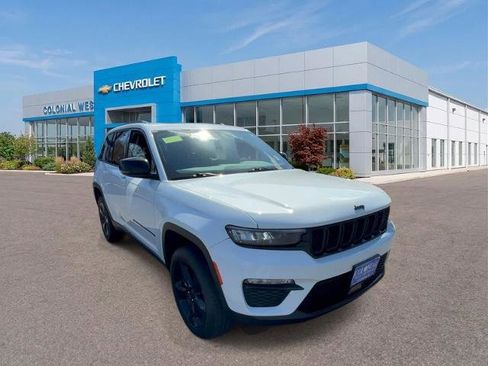 Used 2023 Jeep Grand Cherokee Limited w/ Black Appearance Package AWD/4WD image 7