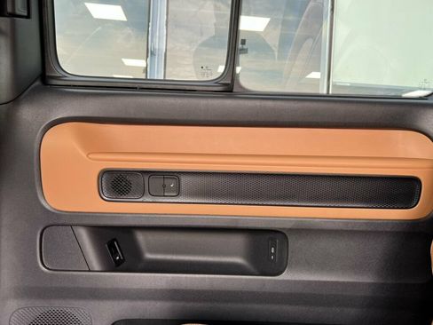 Used 2025 Volkswagen ID. Buzz Pro S RWD image 18