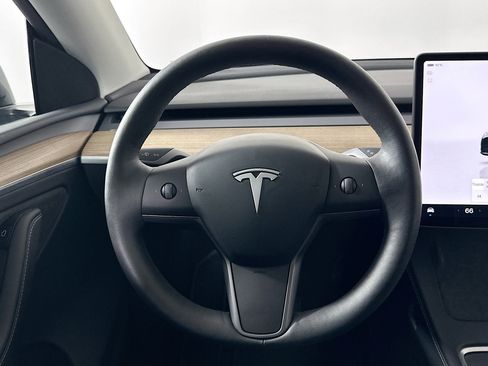 Used 2024 Tesla Model Y Long Range image 17