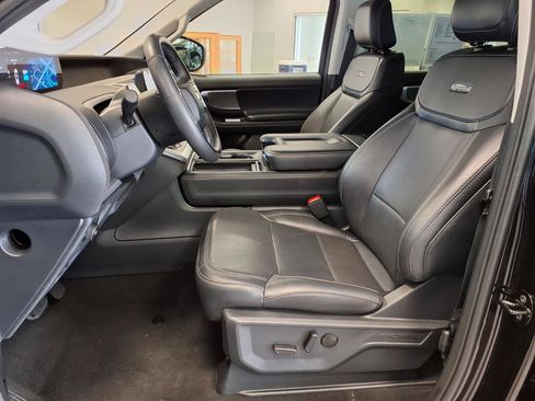 Used 2025 Ford Expedition Platinum AWD/4WD image 21