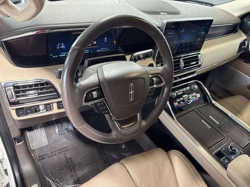 Used 2022 Lincoln Navigator Reserve AWD/4WD image 11