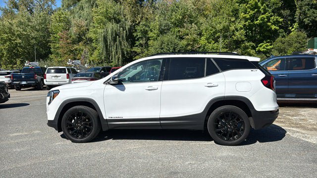 Used 2023 GMC Terrain SLT w/ Infotainment Package II AWD/4WD image 4
