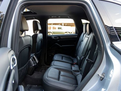 Used 2016 Porsche Cayenne image 46