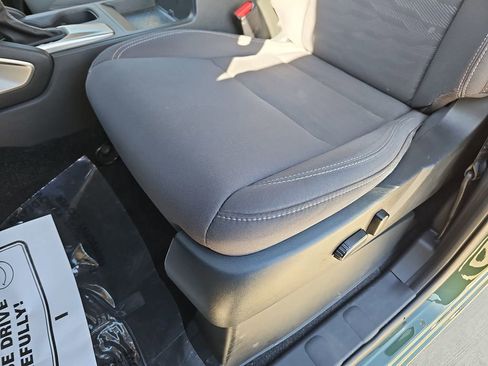 Used 2024 Nissan Frontier SV image 32