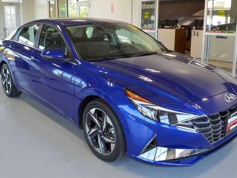 Used 2021 Hyundai Elantra Limited FWD image 3
