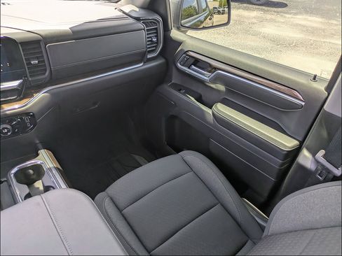 Used 2023 Chevrolet Silverado 1500 LT AWD/4WD image 15
