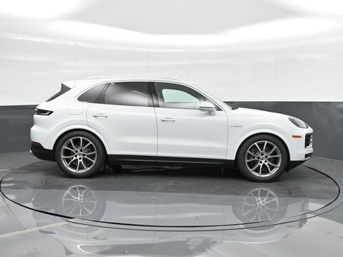 Certified 2025 Porsche Cayenne E-Hybrid AWD/4WD image 10