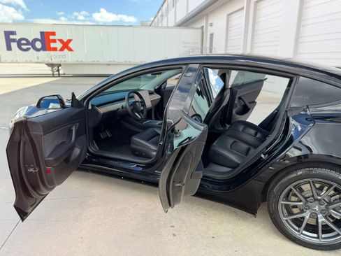 Used 2021 Tesla Model 3 Standard Range Plus RWD image 16