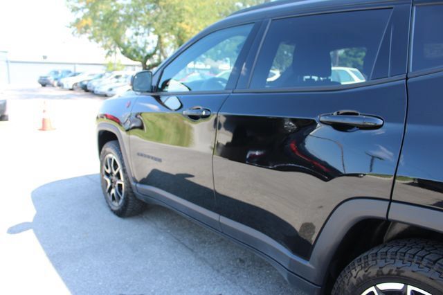 Used 2025 Jeep Compass Trailhawk AWD/4WD image 45
