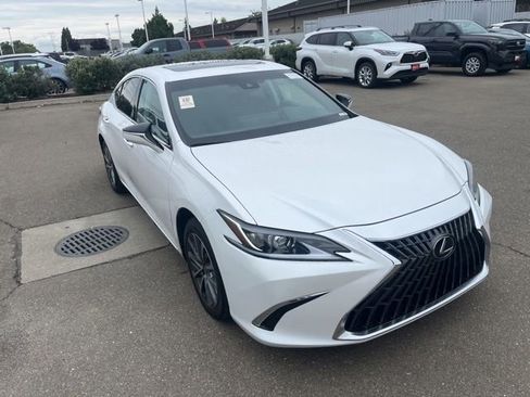 Used 2024 Lexus ES 350 FWD image 3