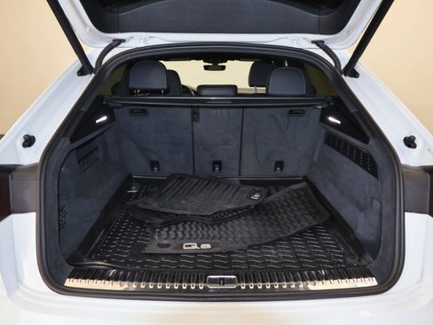 Used 2019 Audi Q8 Premium Plus w/ Premium Plus image 11