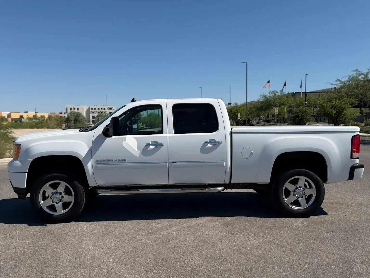 Used 2011 GMC Sierra 2500 Denali AWD/4WD image 5