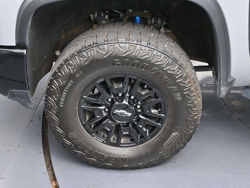 Used 2025 Chevrolet Silverado 2500 ZR2 w/ Technology Package AWD/4WD image 32