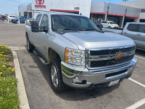 Used 2014 Chevrolet Silverado 2500 LT w/ Interior Plus Package image 3
