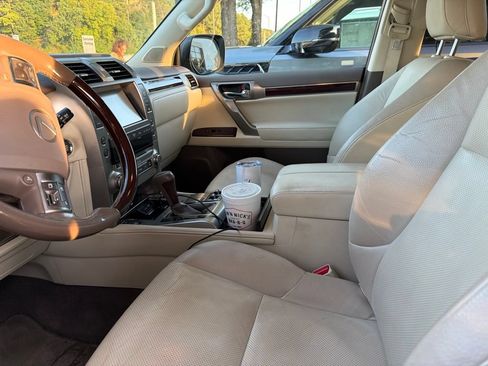 Used 2018 Lexus GX 460 Premium w/ Premium Package AWD/4WD image 3