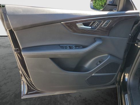 Used 2023 Audi Q8 Premium Plus w/ Premium Plus Package image 21