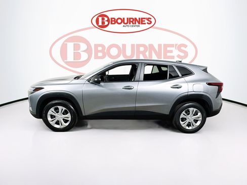 Used 2024 Chevrolet Trax LS w/ Driver Confidence Package FWD image 6