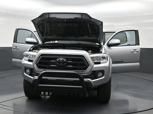 Used 2022 Toyota Tacoma SR5 w/ Technology Package RWD image 33