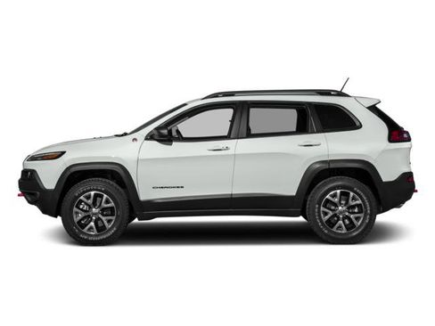 Used 2016 Jeep Cherokee Trailhawk image 3