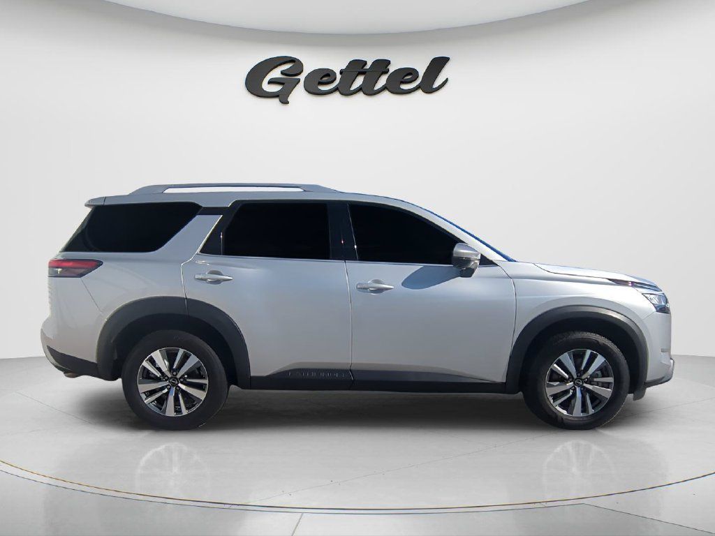 Certified 2024 Nissan Pathfinder SL FWD image 4