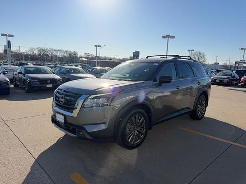 Used 2022 Nissan Pathfinder SL w/ SL Premium Package image 7