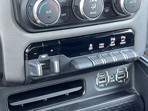 Used 2022 RAM 1500 Big Horn AWD/4WD image 31