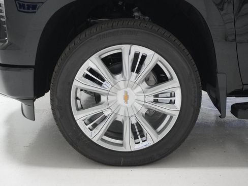 New 2026 Chevrolet Silverado 1500 High Country w/ High Country Premium Package AWD/4WD image 9