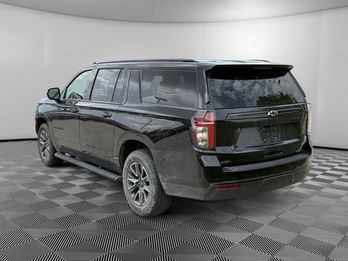 Used 2023 Chevrolet Suburban Z71 AWD/4WD image 3