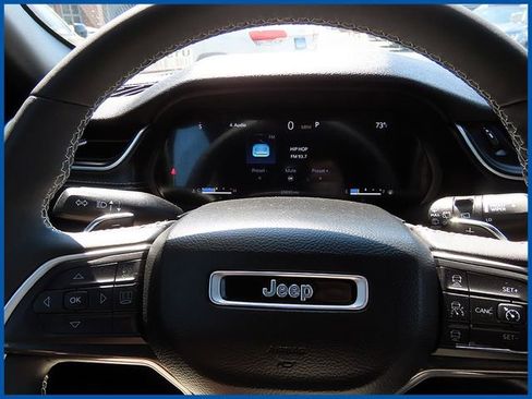 Used 2023 Jeep Grand Cherokee Altitude AWD/4WD image 14
