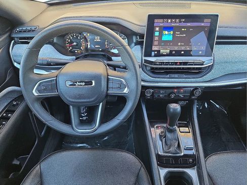 Used 2024 Jeep Compass Latitude image 19