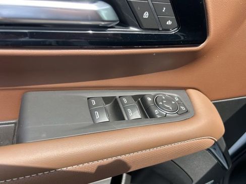 New 2026 Chevrolet Suburban High Country AWD/4WD image 13