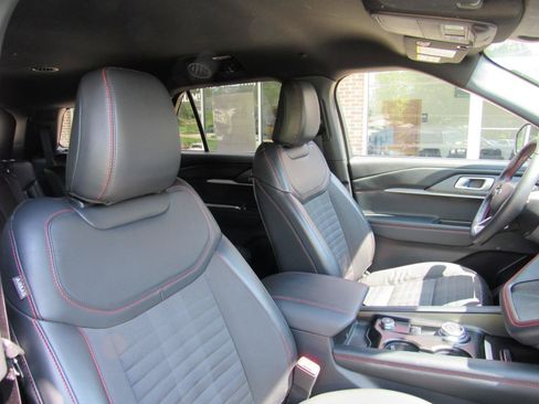 Used 2025 Ford Explorer ST-Line AWD/4WD image 35
