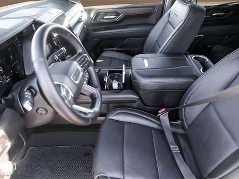 Used 2025 GMC Yukon XL Denali image 9