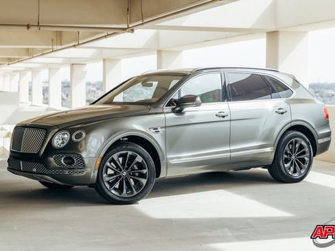 Used 2017 Bentley Bentayga image 45